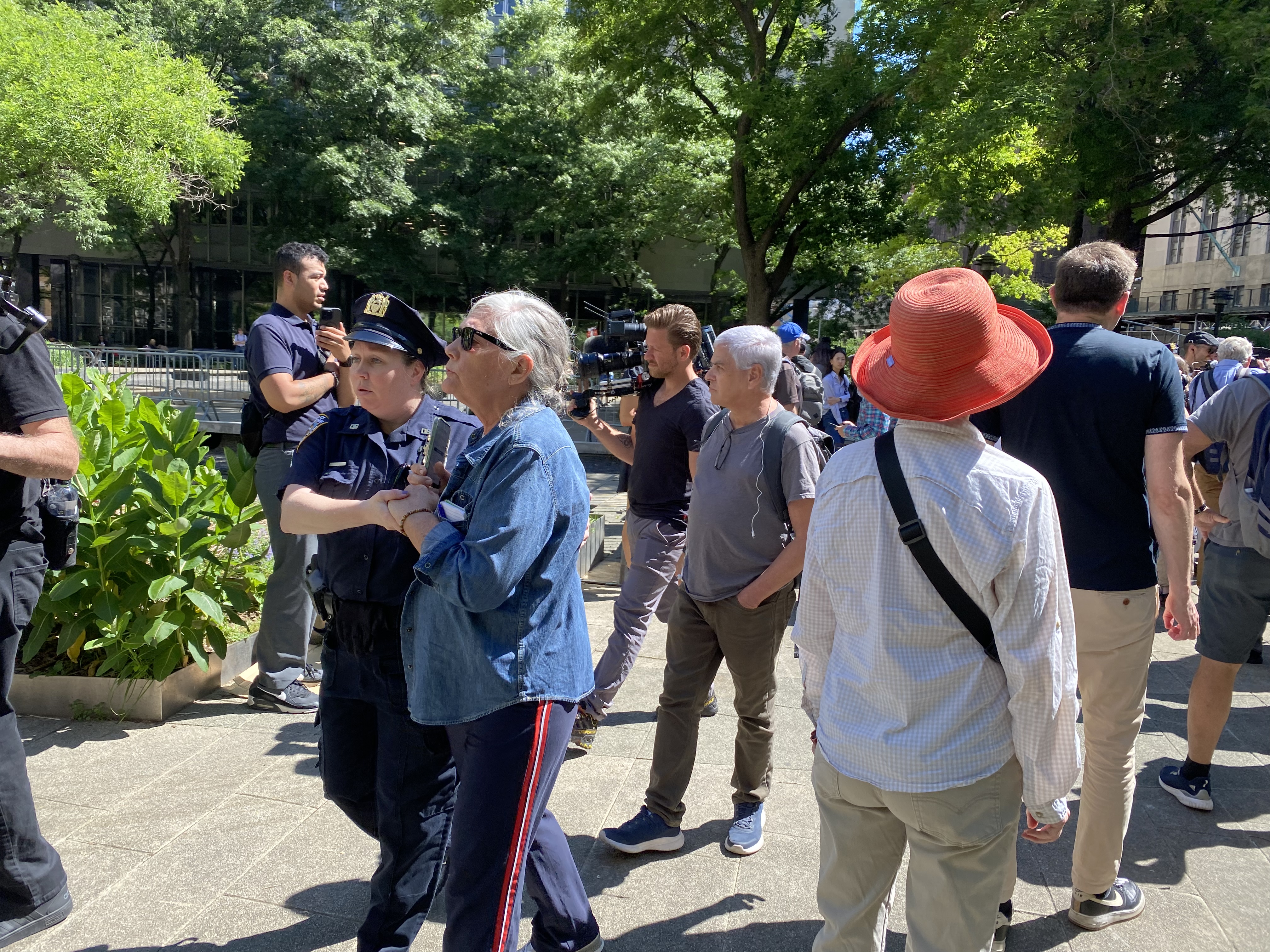 6809CF18-E64B-4320-BB80-D43551E694B6